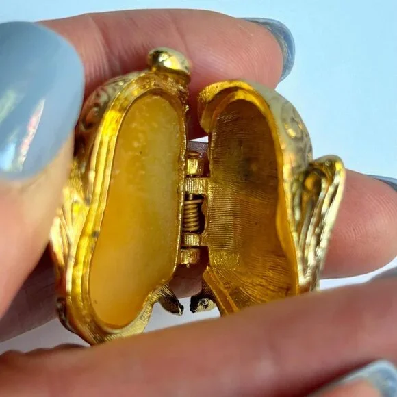 Vintage Max Factor Bunny Rabbit Solid Perfume Aquarius Gold Tone Metal Compact - Picture 10 of 10